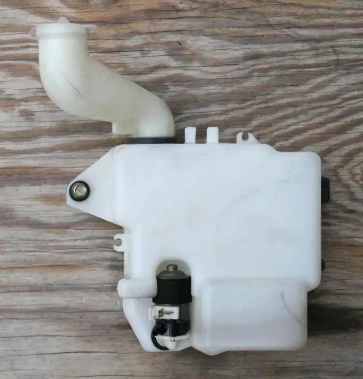 windshield wiper fluid reservoir